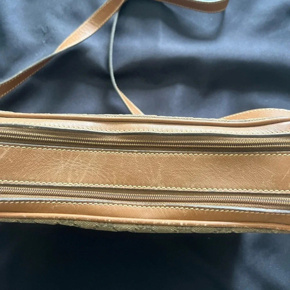 Gucci vintage crossbody in great used condition - Picture 5 of 10